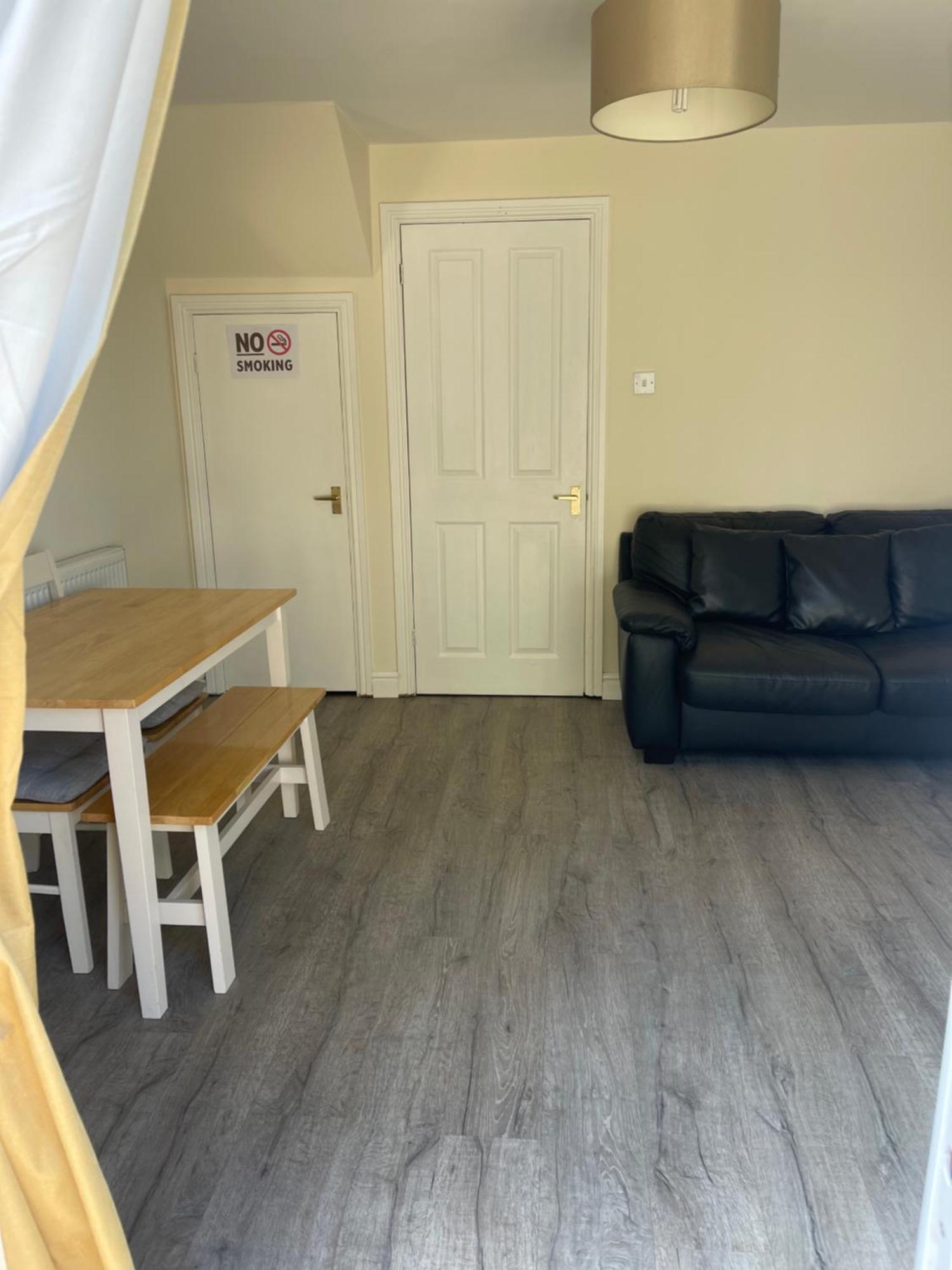 House Number 4 Sleeps Up To 4 With Smart Tvs In Every Room Wellington  Eksteriør bilde