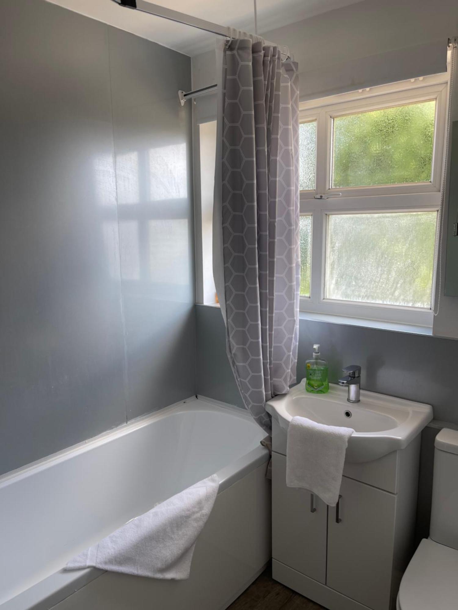 House Number 4 Sleeps Up To 4 With Smart Tvs In Every Room Wellington  Eksteriør bilde