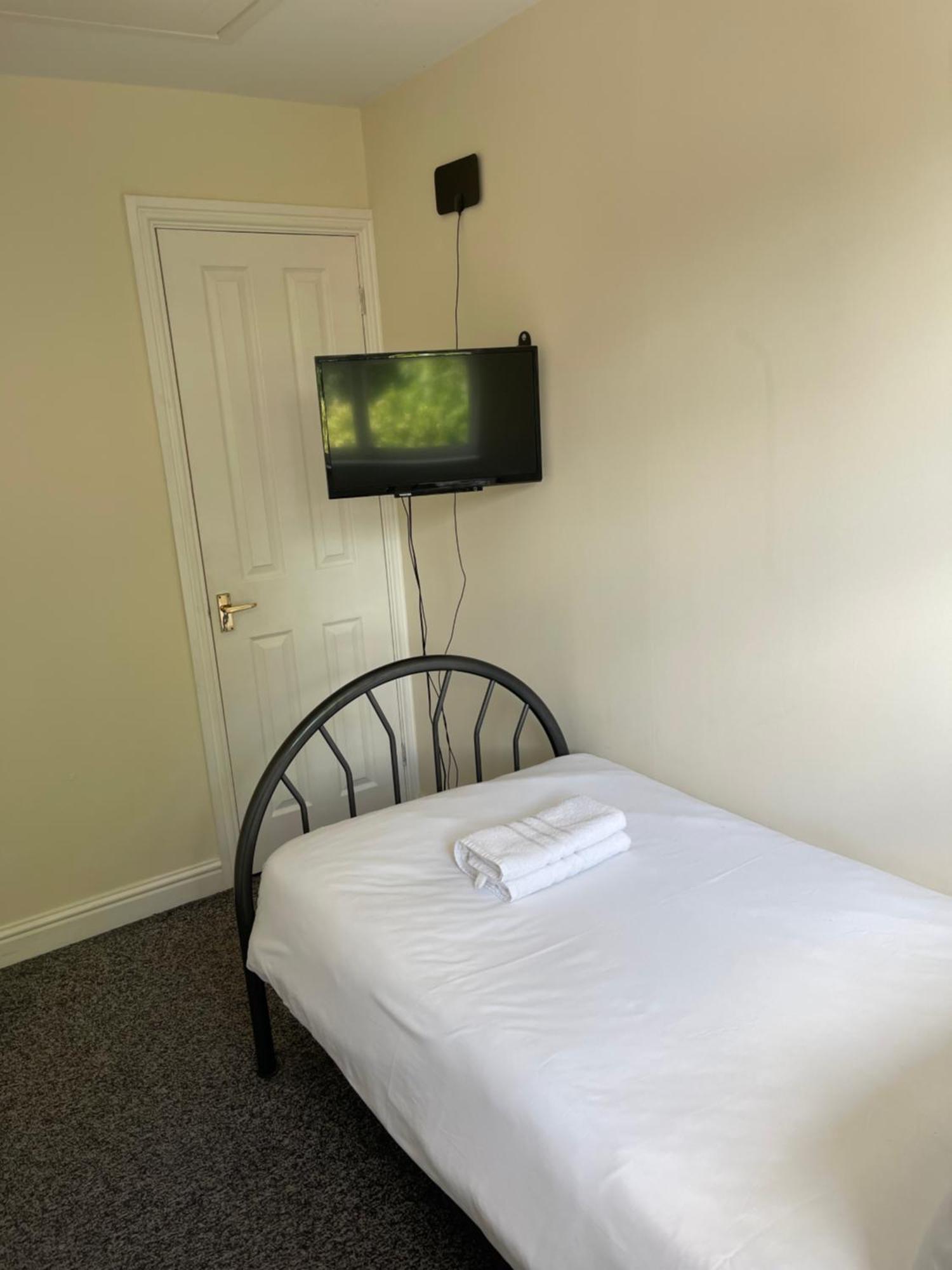 House Number 4 Sleeps Up To 4 With Smart Tvs In Every Room Wellington  Eksteriør bilde