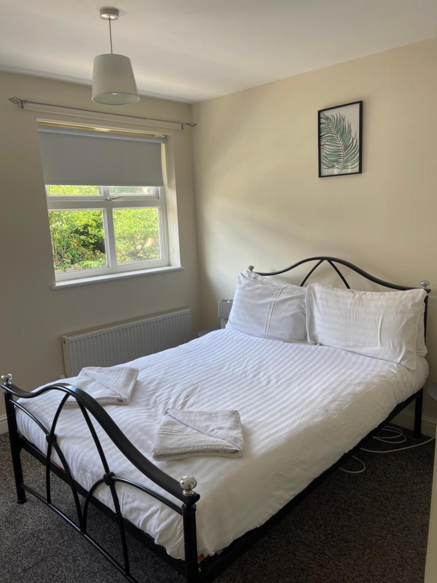 House Number 4 Sleeps Up To 4 With Smart Tvs In Every Room Wellington  Eksteriør bilde