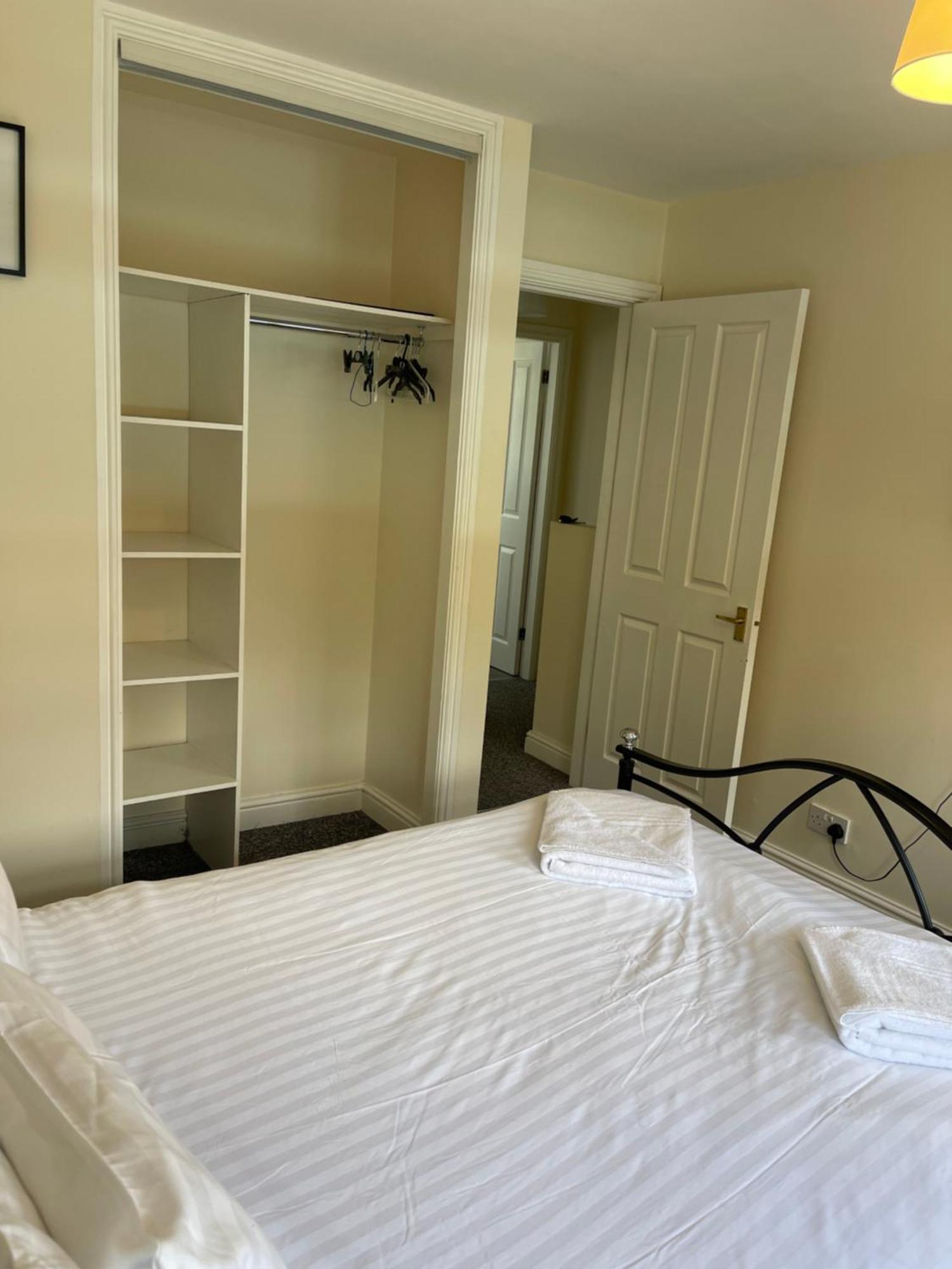 House Number 4 Sleeps Up To 4 With Smart Tvs In Every Room Wellington  Eksteriør bilde