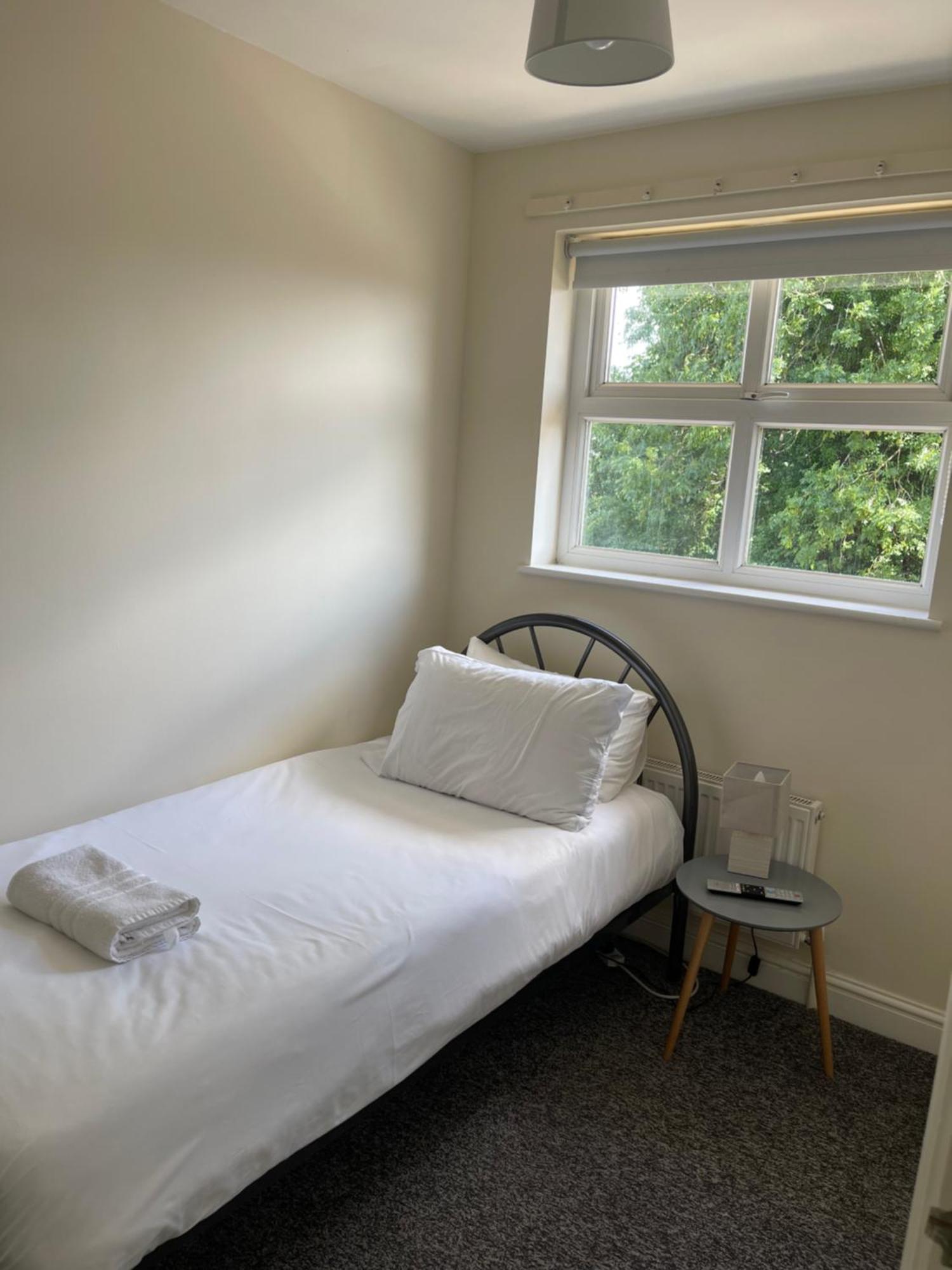 House Number 4 Sleeps Up To 4 With Smart Tvs In Every Room Wellington  Eksteriør bilde