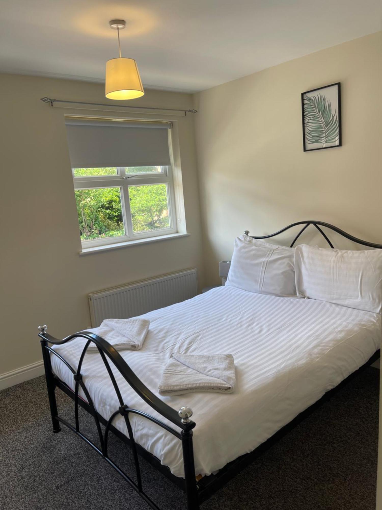 House Number 4 Sleeps Up To 4 With Smart Tvs In Every Room Wellington  Eksteriør bilde